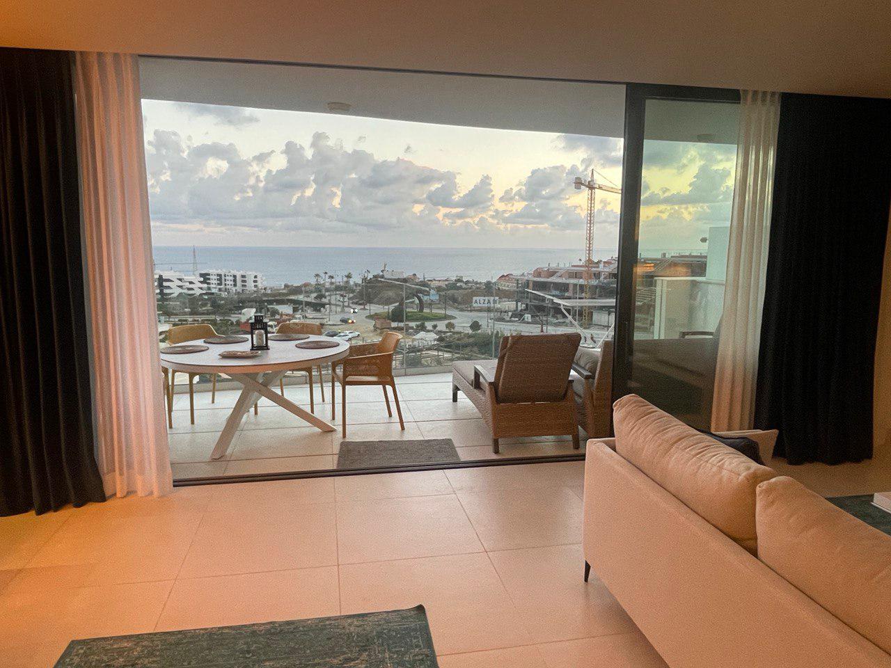 se vende magnifico apartamento en el Higueron con vistas al mar