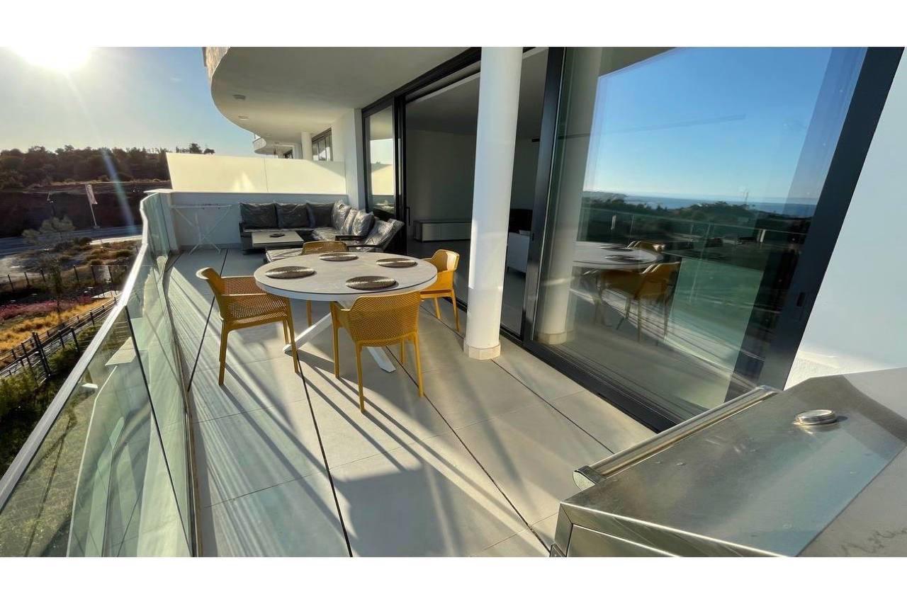 se vende magnifico apartamento en el Higueron con vistas al mar