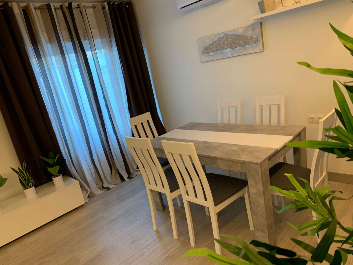 Se alquila por  Se alquila por larga temporada bonito chalet adosado muy cerca de Puerto Marina (Benalmádena)