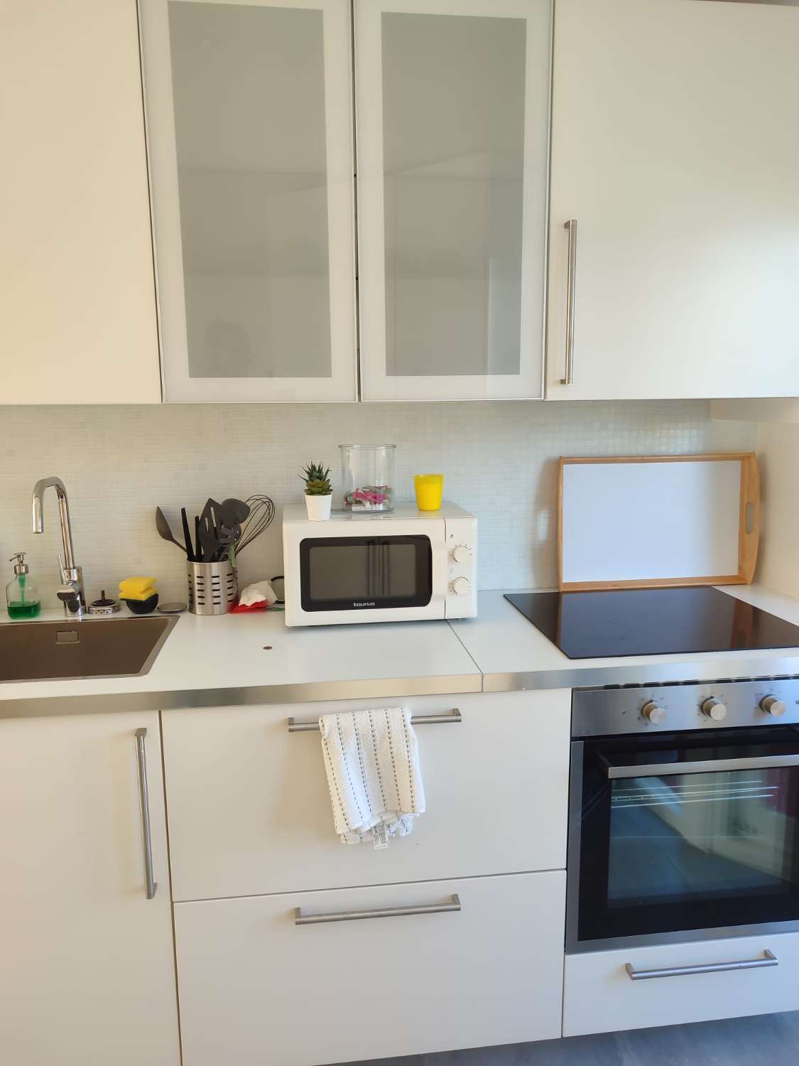 SE VENDE BONITO  DUPLEX AMUEBLADO CON LICENCIA TURISTICA EN CALAHONDA (MIJAS)