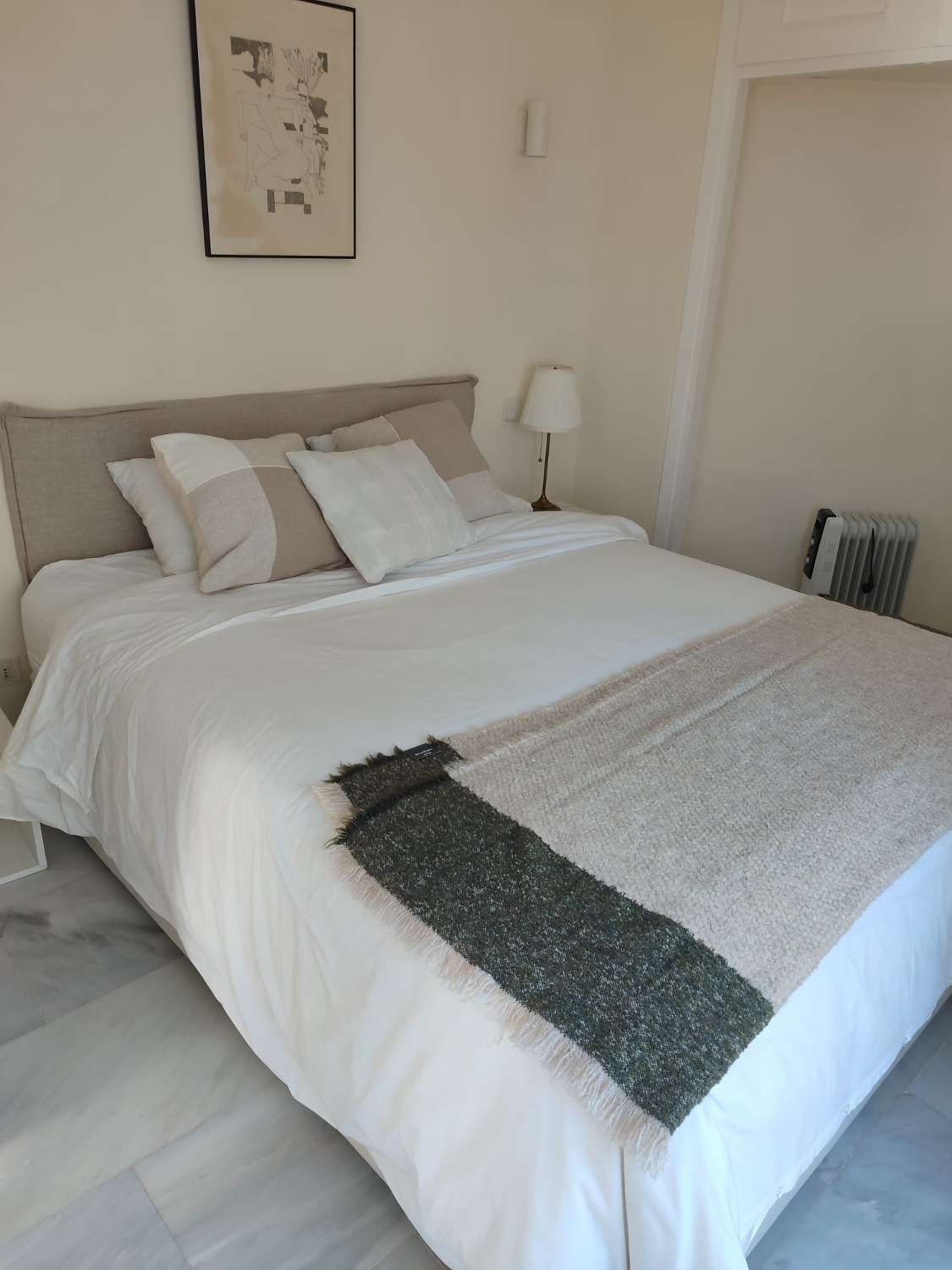 SE VENDE BONITO  DUPLEX AMUEBLADO CON LICENCIA TURISTICA EN CALAHONDA (MIJAS)