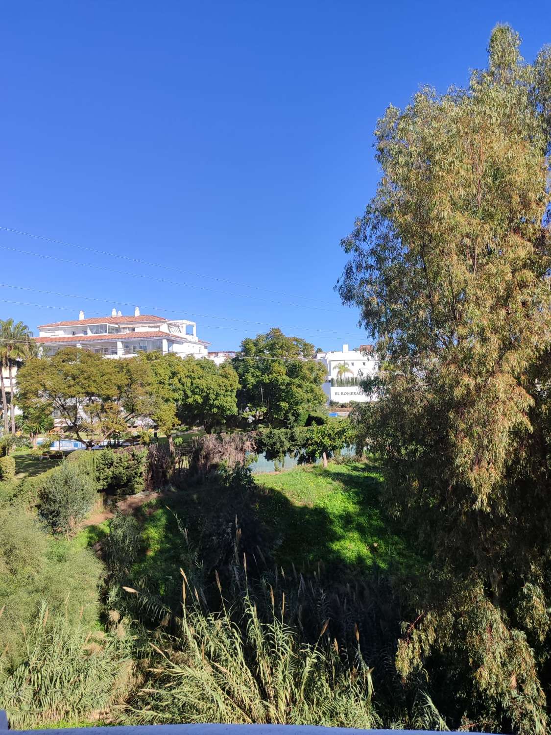 SE VENDE BONITO  DUPLEX AMUEBLADO CON LICENCIA TURISTICA EN CALAHONDA (MIJAS)