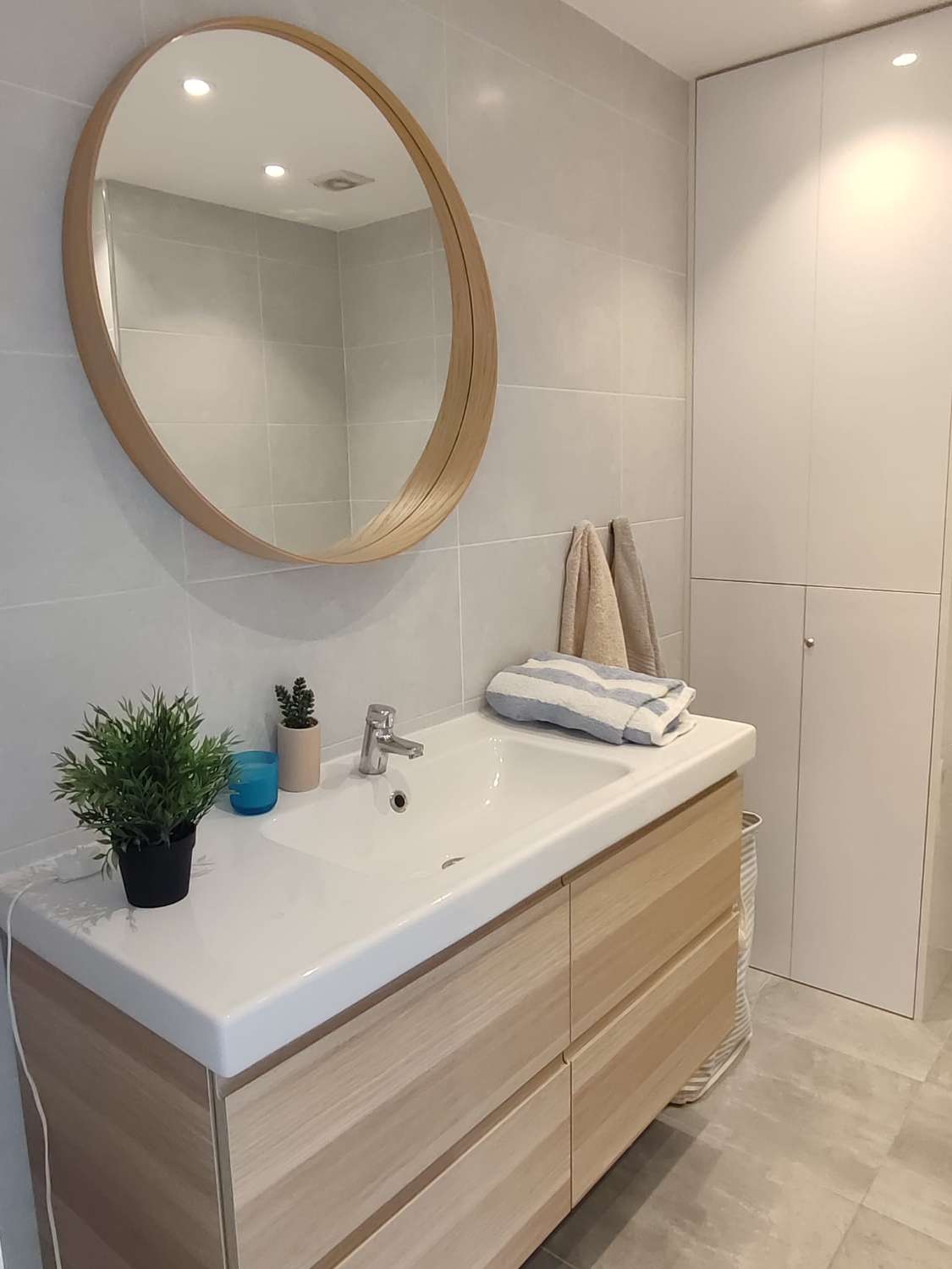 SE VENDE BONITO  DUPLEX AMUEBLADO CON LICENCIA TURISTICA EN CALAHONDA (MIJAS)