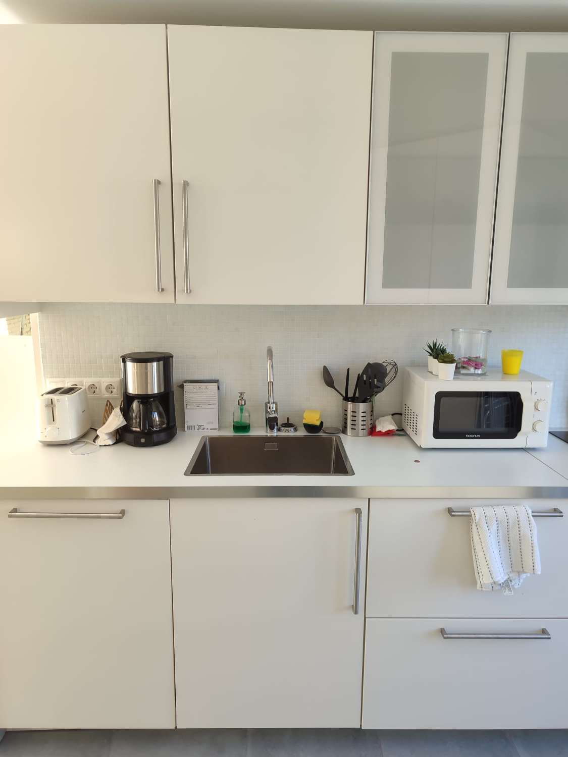 SE VENDE BONITO  DUPLEX AMUEBLADO CON LICENCIA TURISTICA EN CALAHONDA (MIJAS)