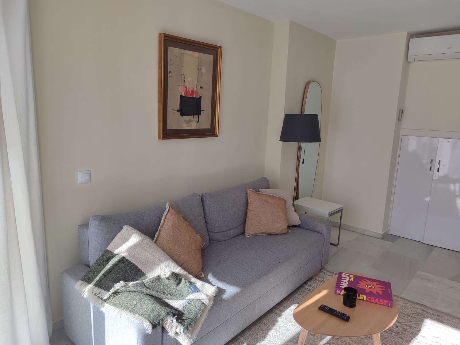 SE VENDE BONITO  DUPLEX AMUEBLADO CON LICENCIA TURISTICA EN CALAHONDA (MIJAS)