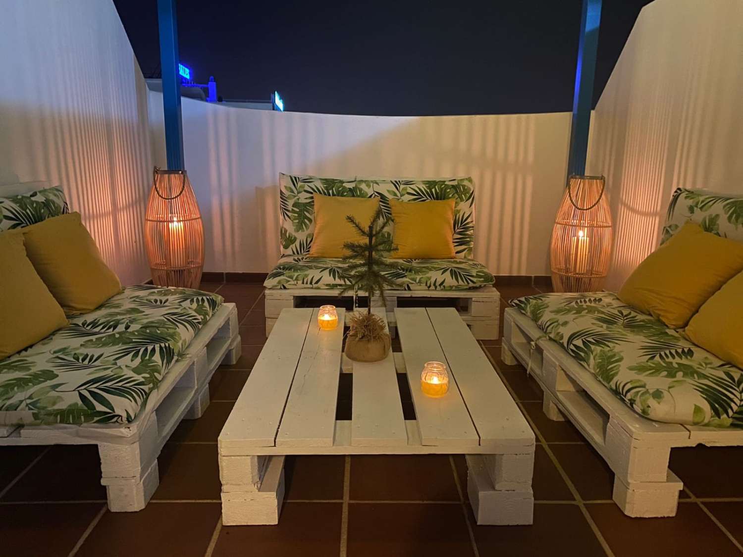 SE VENDE BONITO  DUPLEX  CON VISTAS  AL MAR A 200 METROS DE LA PLAYA