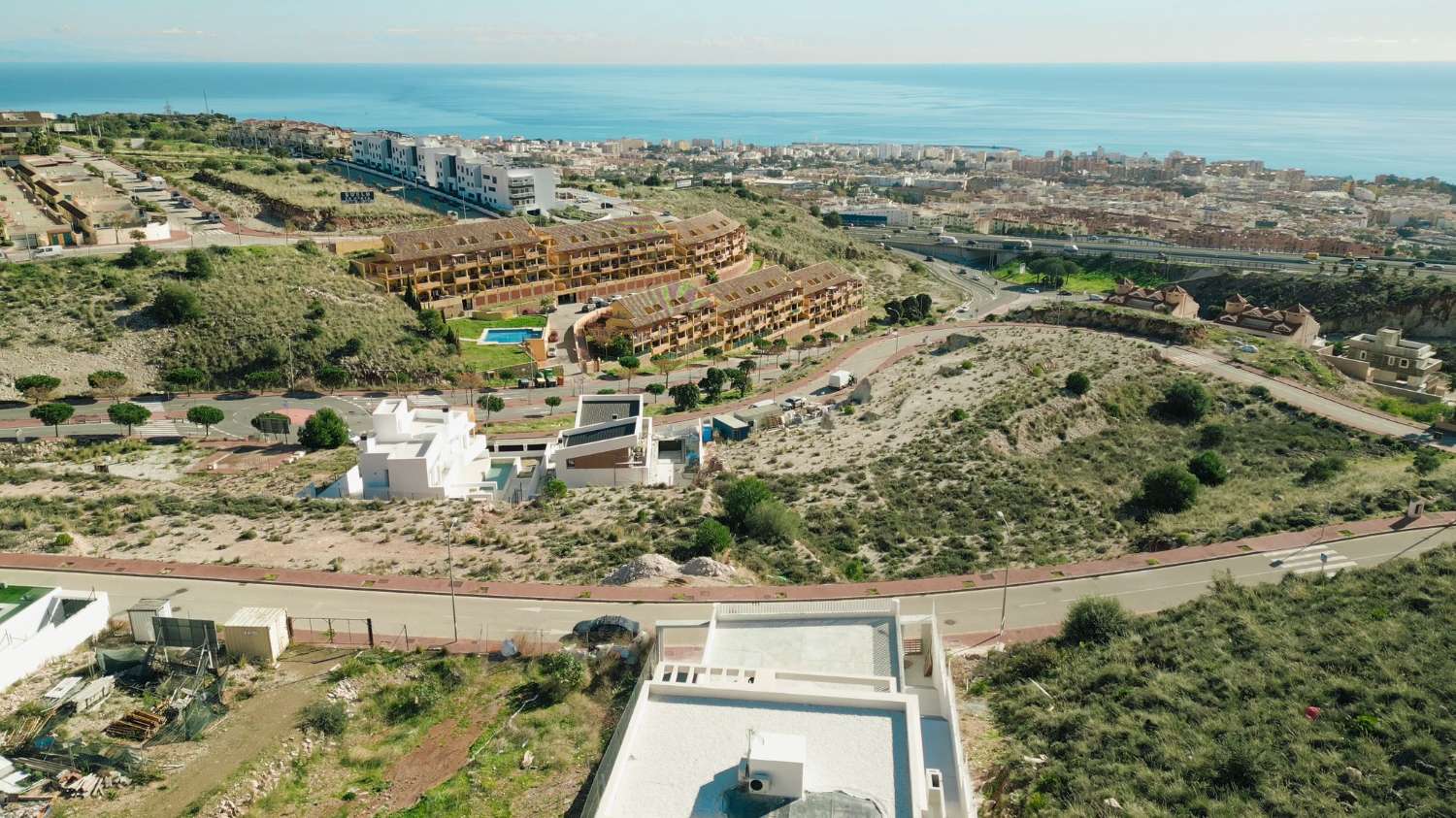 SE VENDE MARAVILLOSA VILLA DE DISEÑO CON VISTAS AL MAR EN ARROYO DE LA MIEL (BENALMADENA)
