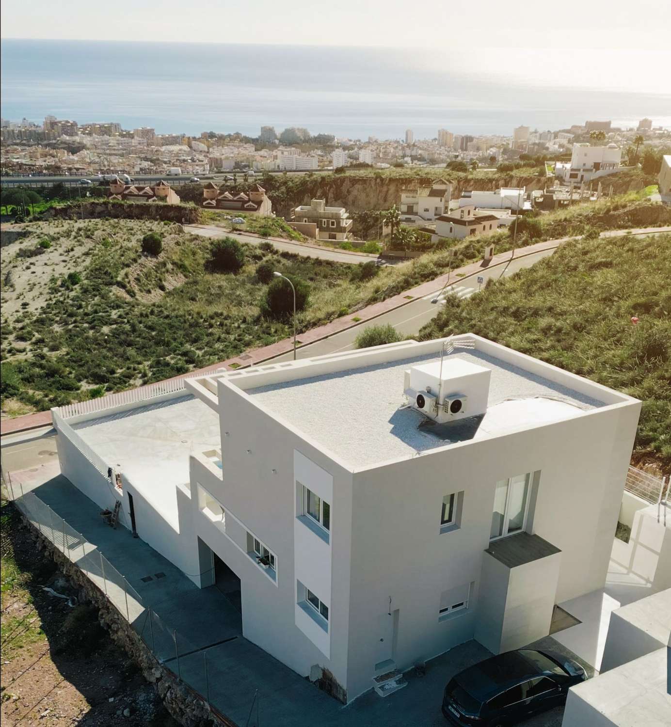 SE VENDE MARAVILLOSA VILLA DE DISEÑO CON VISTAS AL MAR EN ARROYO DE LA MIEL (BENALMADENA)