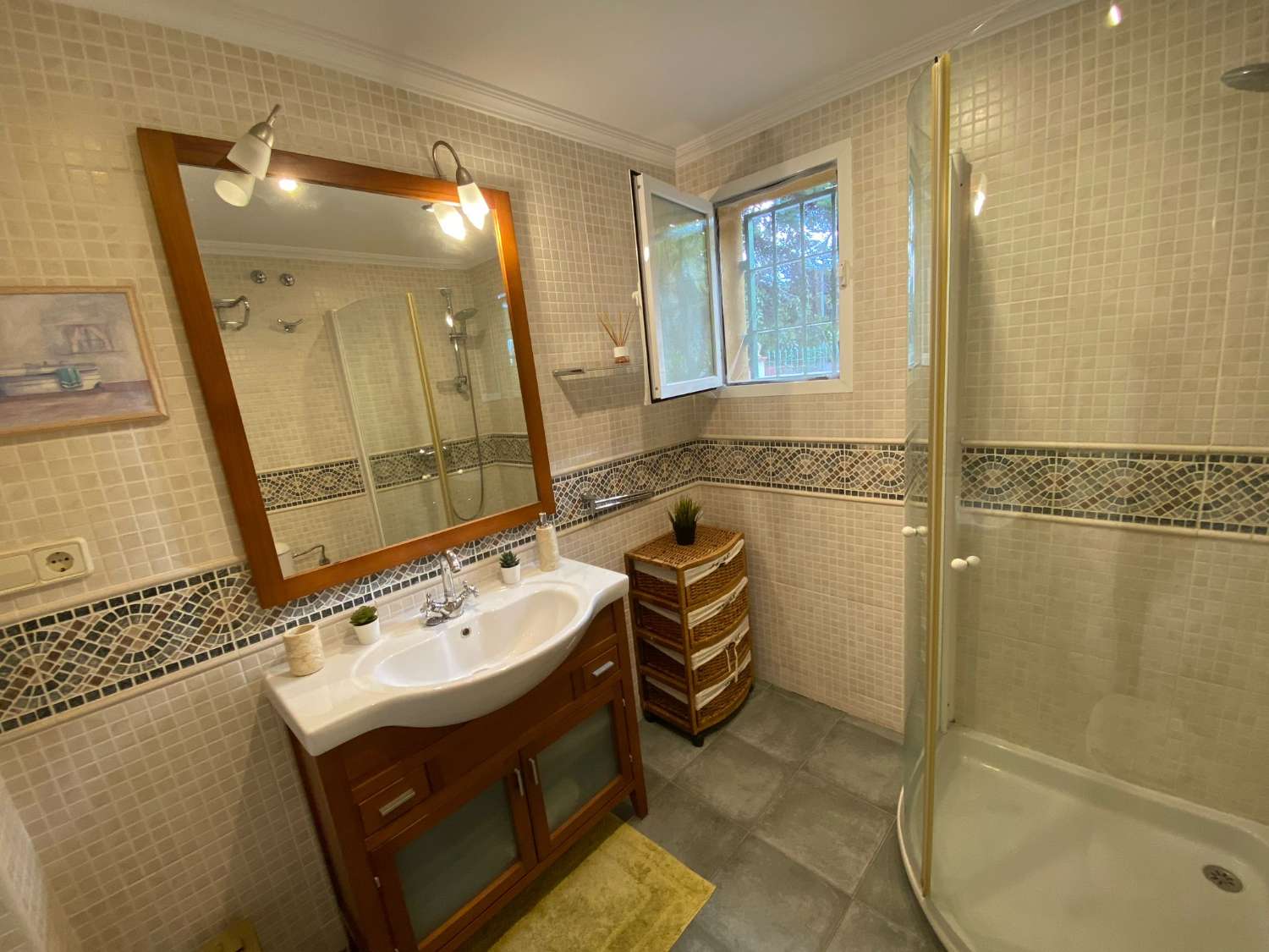 MEDIA TEMPORADA SE ALQUILA BONITO APARTAMENTO DESDE 1.9.26-30.6.27 EN BENALMADENA