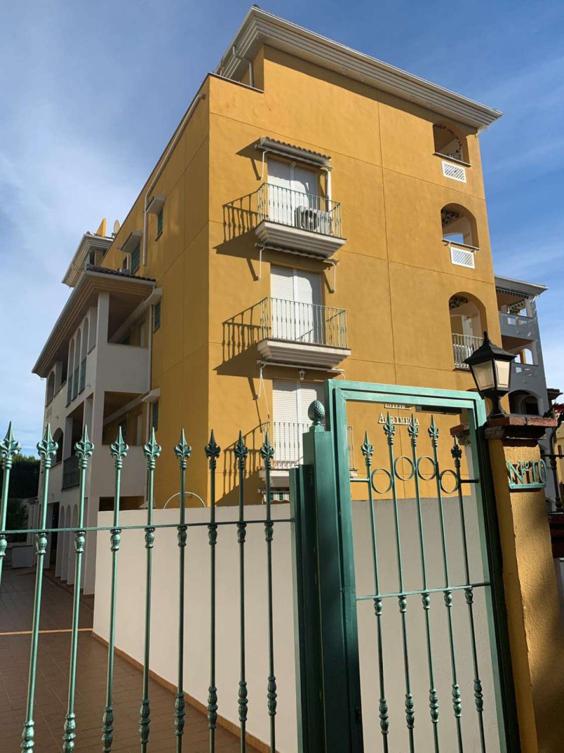 MEDIA TEMPORADA SE ALQUILA BONITO APARTAMENTO DESDE 1.9.26-30.6.27 EN BENALMADENA