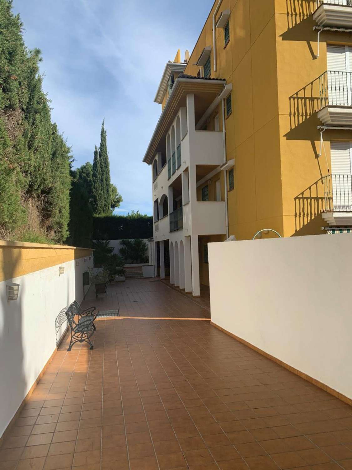 MEDIA TEMPORADA SE ALQUILA BONITO APARTAMENTO DESDE 1.9.26-30.6.27 EN BENALMADENA