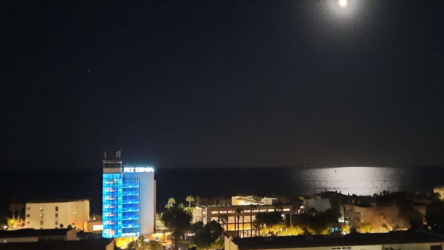 SE ALQUILA DESDE AHORA  HASTA 30.06.26 Y DESDE 1.9.26-30.6.27  BONITO APARTAMENTO  CON VISTAS AL MAR EN LA CARIHUELA (TORREMOLINOS)