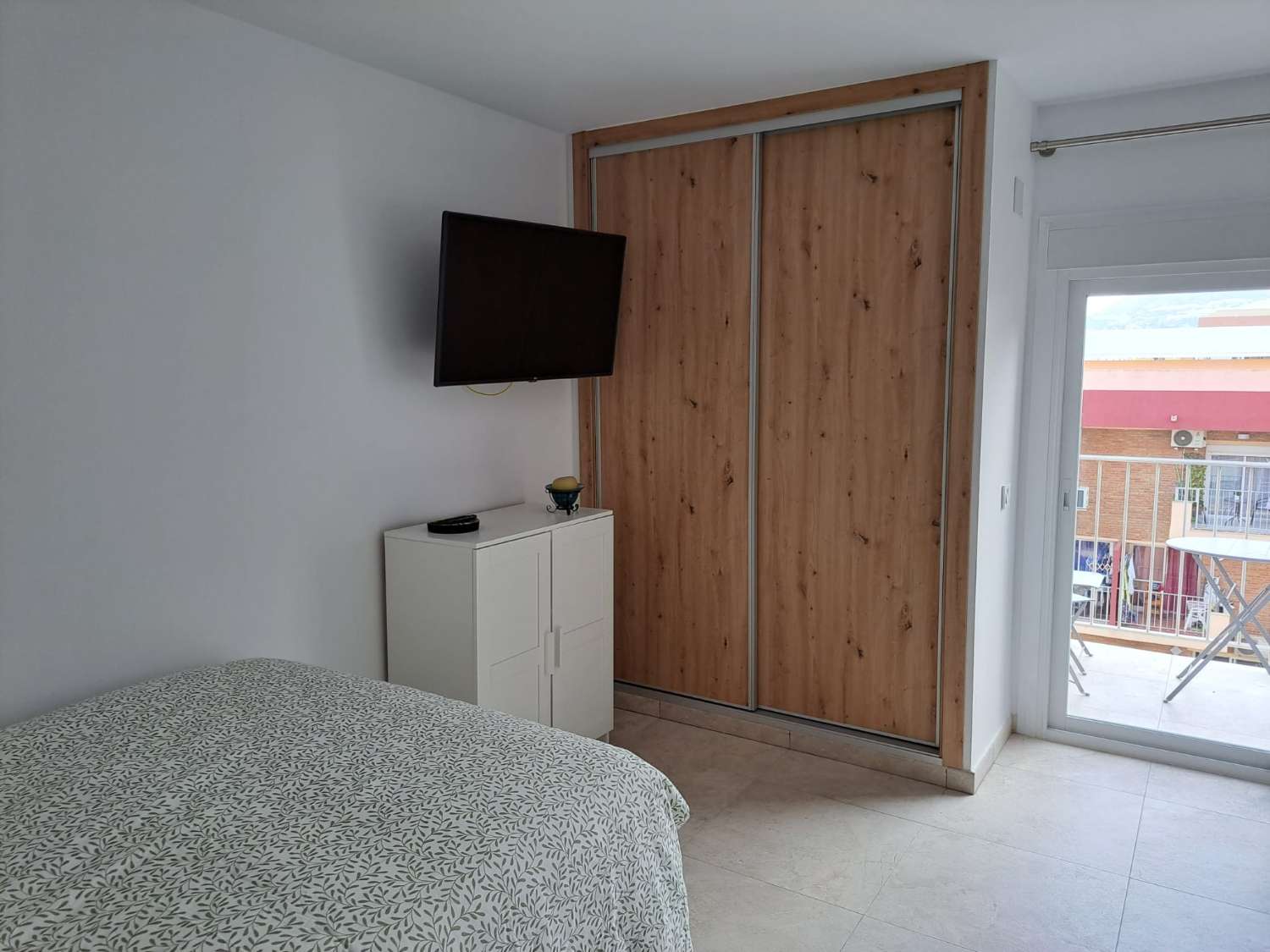 SE ALQUILA DESDE 16.09.26-16.6.27 BONITO ESTUDIO EN ARROYO DE LA MIEL (BENALMADENA)