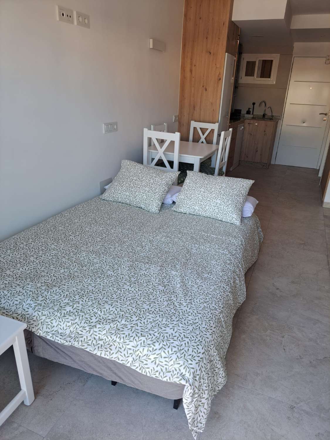 SE ALQUILA DESDE 16.09.26-16.6.27 BONITO ESTUDIO EN ARROYO DE LA MIEL (BENALMADENA)