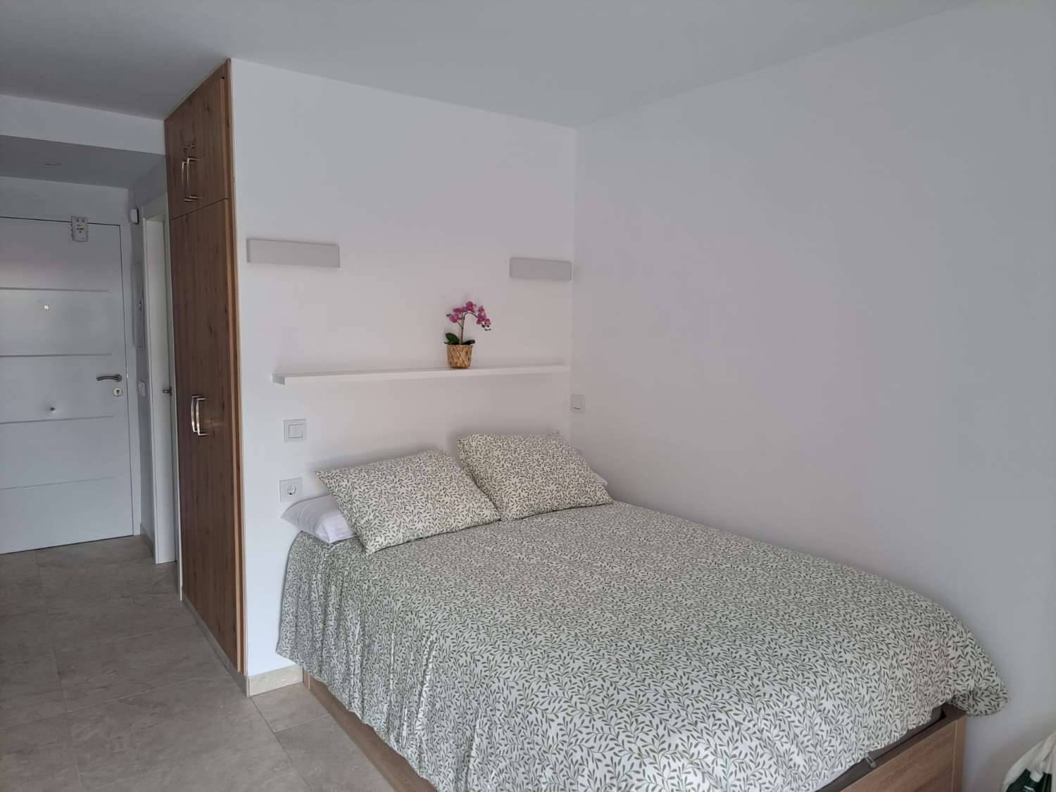 SE ALQUILA DESDE 16.09.26-16.6.27 BONITO ESTUDIO EN ARROYO DE LA MIEL (BENALMADENA)