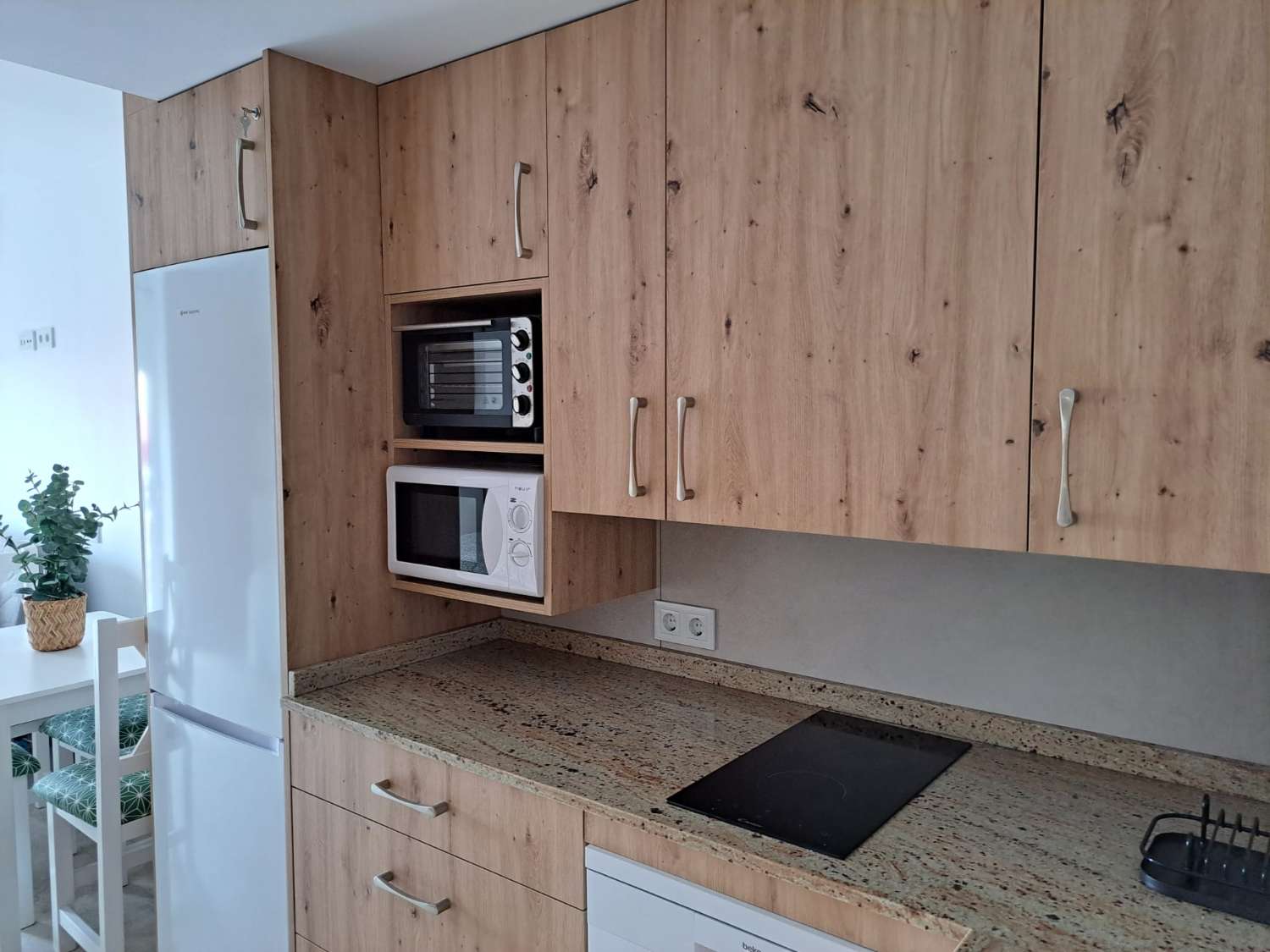 SE ALQUILA DESDE 16.09.26-16.6.27 BONITO ESTUDIO EN ARROYO DE LA MIEL (BENALMADENA)