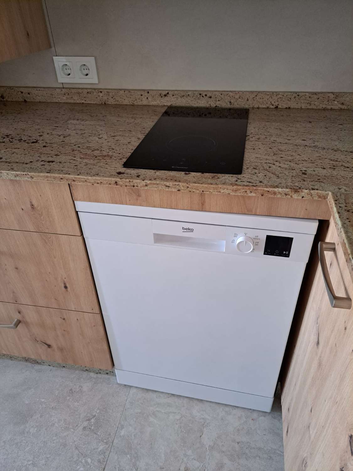 SE ALQUILA DESDE 16.09.26-16.6.27 BONITO ESTUDIO EN ARROYO DE LA MIEL (BENALMADENA)