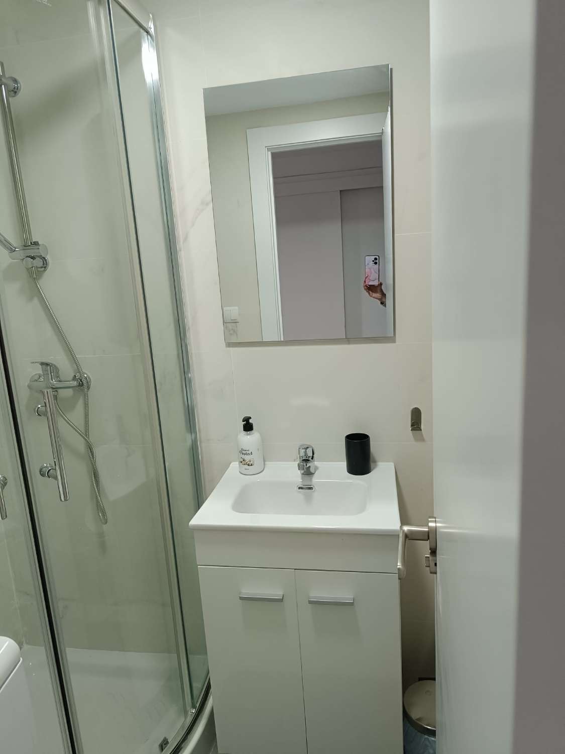 SE ALQUILA DESDE 01/09/26 HASTA 31/05/27 BONITO ESTUDIO REFORMADO CON VISTAS AL MAR EN BENALMADENA