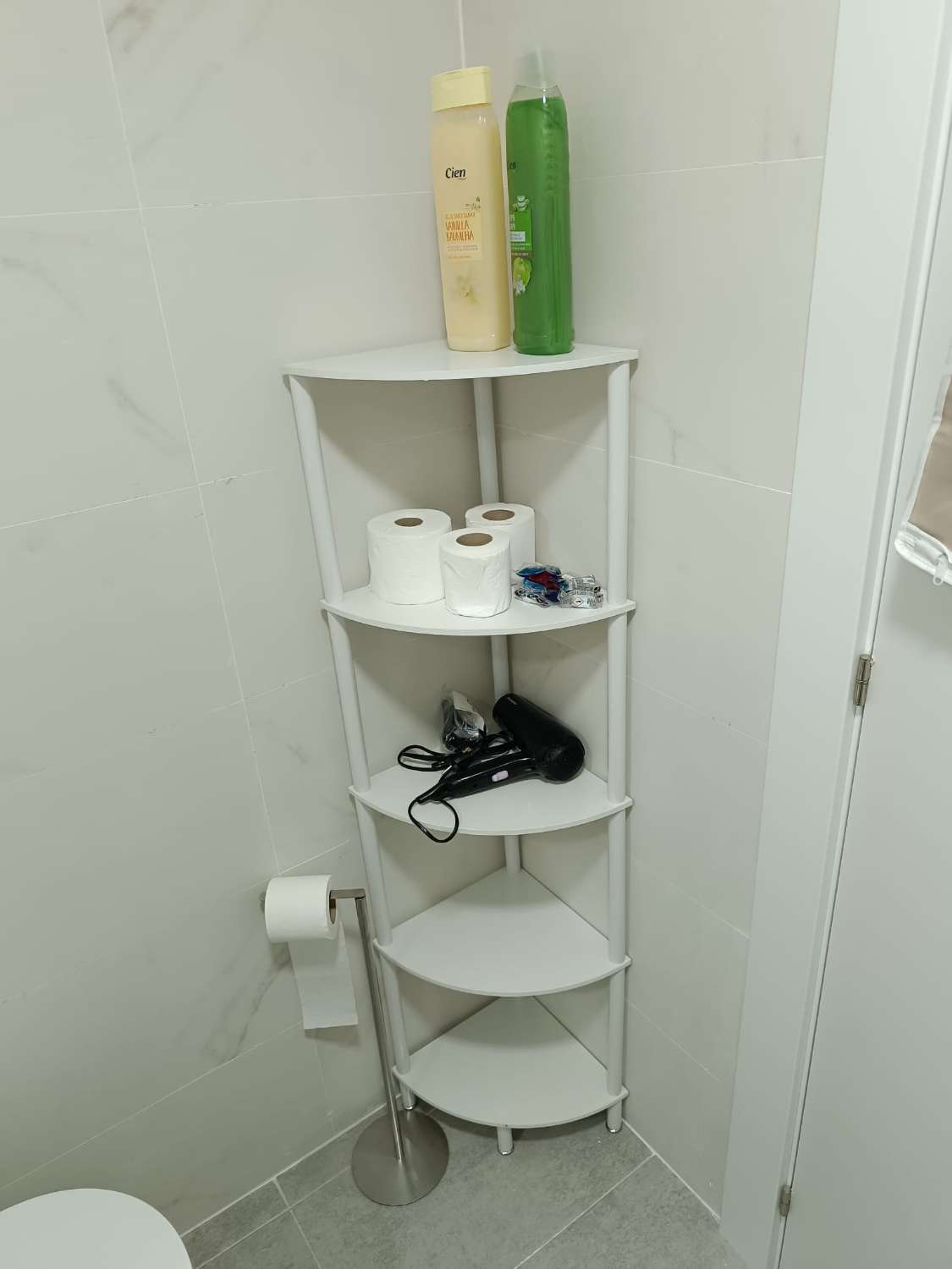 SE ALQUILA DESDE 01/09/26 HASTA 31/05/27 BONITO ESTUDIO REFORMADO CON VISTAS AL MAR EN BENALMADENA