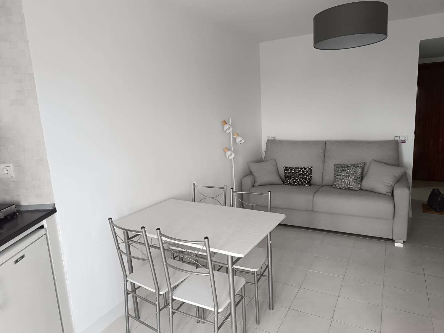 SE ALQUILA DESDE 01/09/26 HASTA 31/05/27 BONITO ESTUDIO REFORMADO CON VISTAS AL MAR EN BENALMADENA