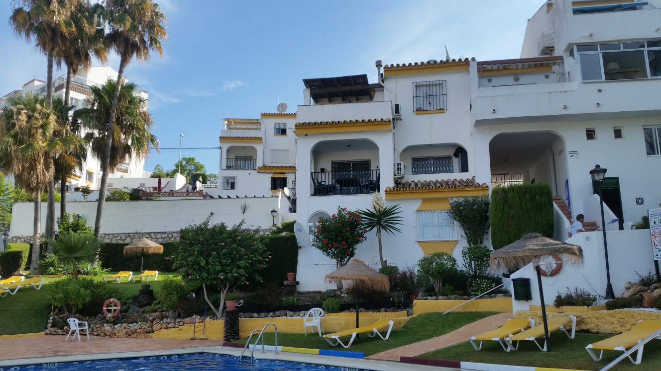 MEDIA TEMPORADA . SE ALQUILA DESDE 1.9.26-30.6.27 BONITO APARTAMENTO CON VISTAS AL MAR