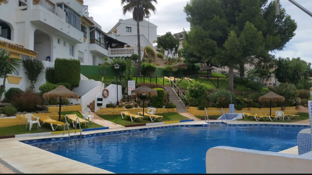 MEDIA TEMPORADA . SE ALQUILA DESDE 1.9.26-30.6.27 BONITO APARTAMENTO CON VISTAS AL MAR