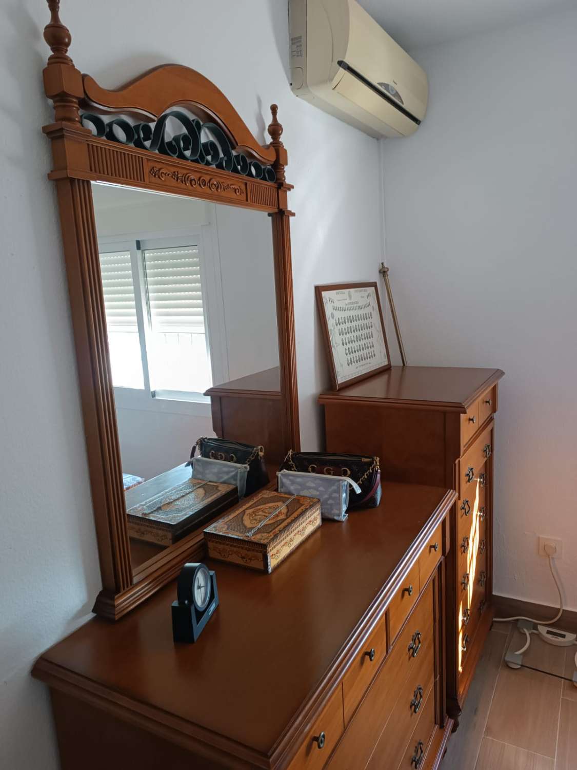 MEDIA TEMPORADA . SE ALQUILA DESDE 1.9.26-30.6.27 BONITO APARTAMENTO CON VISTAS AL MAR