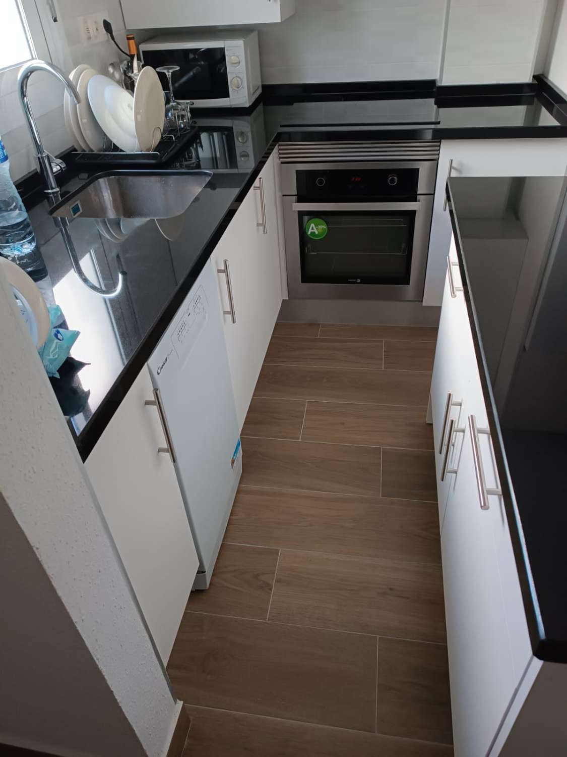 MEDIA TEMPORADA . SE ALQUILA DESDE 1.9.26-30.6.27 BONITO APARTAMENTO CON VISTAS AL MAR