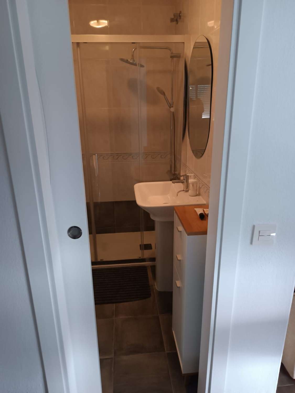 MEDIA TEMPORADA . SE ALQUILA DESDE 1.9.26-30.6.27 BONITO APARTAMENTO CON VISTAS AL MAR