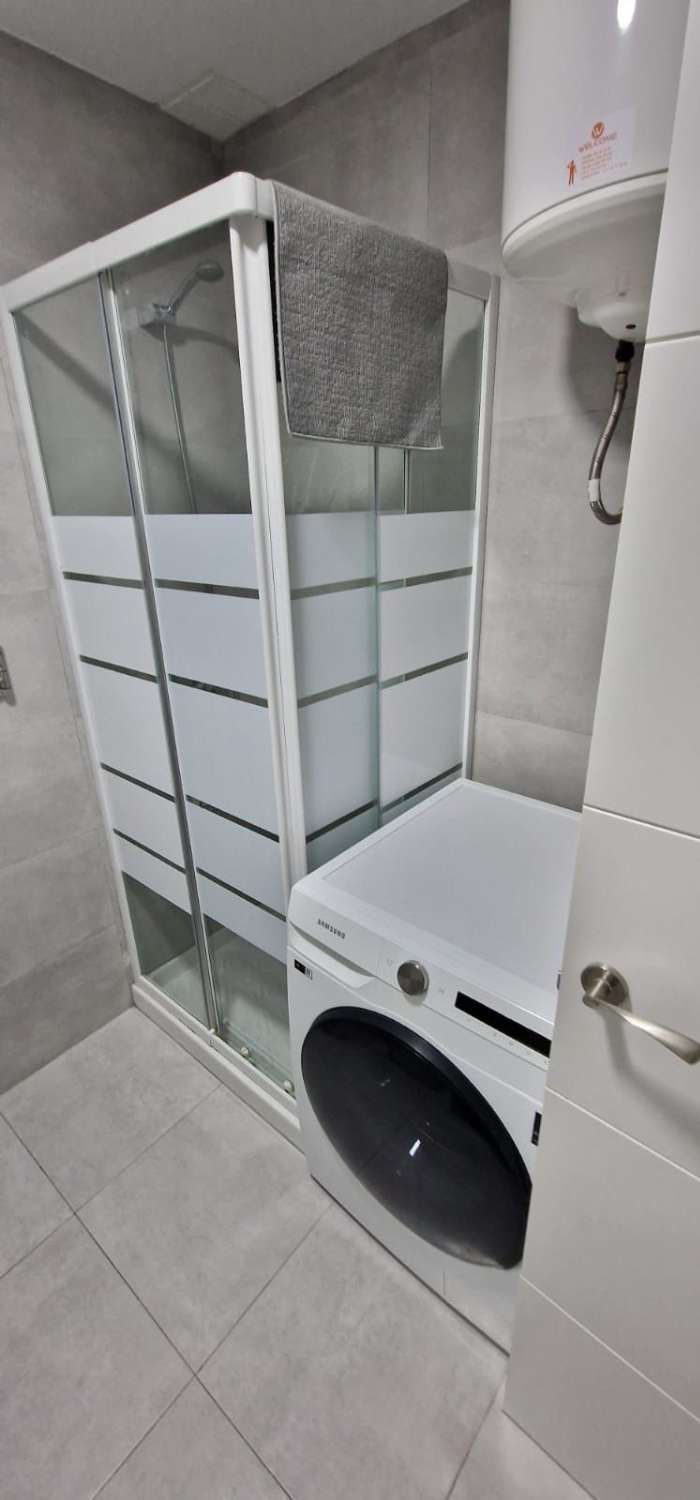 STUDIE TIL LEJE FRA 1.9.26-30.6.27 RENOVERET NÆR LA CARIHUELA (TORREMOLINOS)