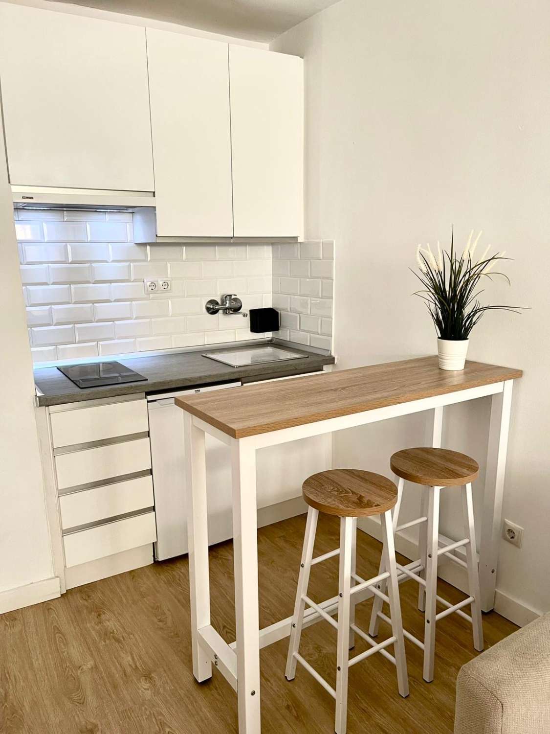 STUDIE TIL LEJE FRA 1.9.26-30.6.27 RENOVERET NÆR LA CARIHUELA (TORREMOLINOS)