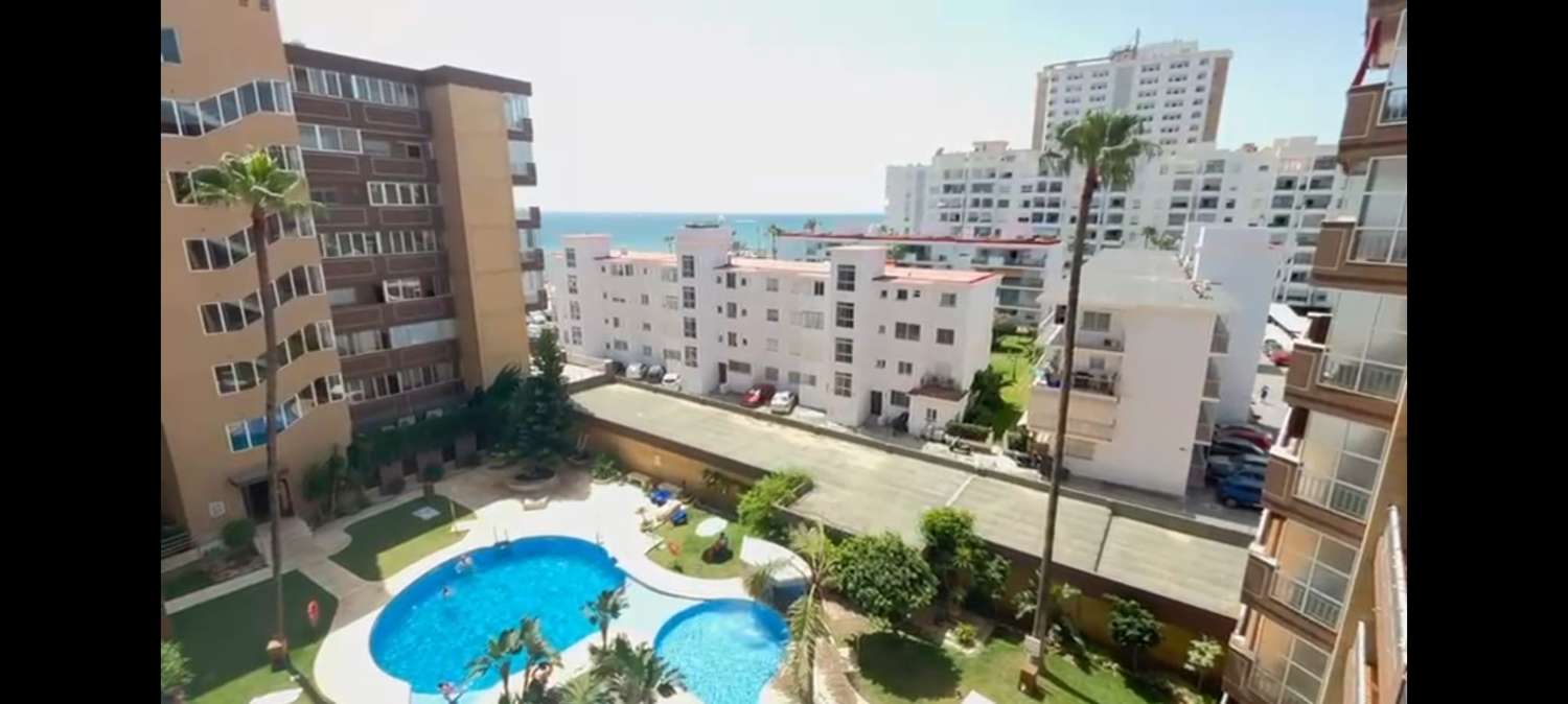 MEDIA TEMPORADA . SE ALQUILA  DESDE 01.09.26-30.6.27  MAGNIFICO APARTAMENTO CON VISTAS AL MAR EN LOS BOLICHES (FUENGIROLA)