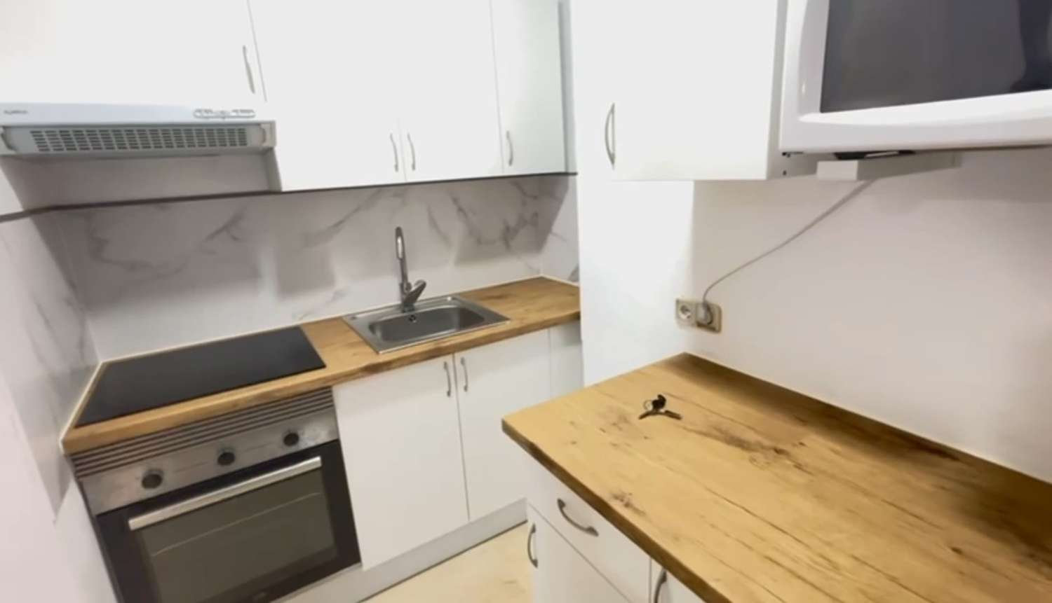 MEDIA TEMPORADA . SE ALQUILA  DESDE 01.09.26-30.6.27  MAGNIFICO APARTAMENTO CON VISTAS AL MAR EN LOS BOLICHES (FUENGIROLA)