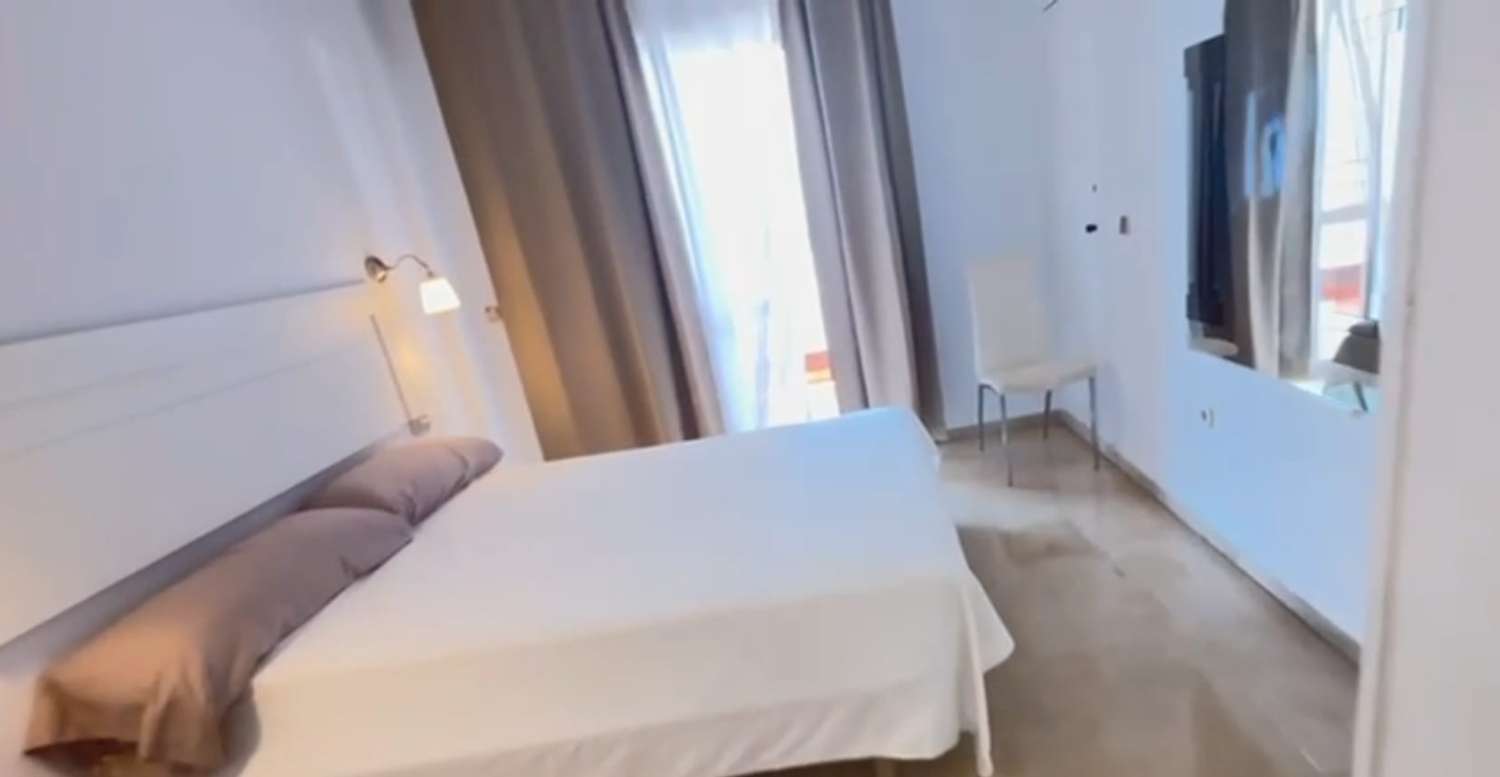 MEDIA TEMPORADA . SE ALQUILA  DESDE 01.09.26-30.6.27  MAGNIFICO APARTAMENTO CON VISTAS AL MAR EN LOS BOLICHES (FUENGIROLA)