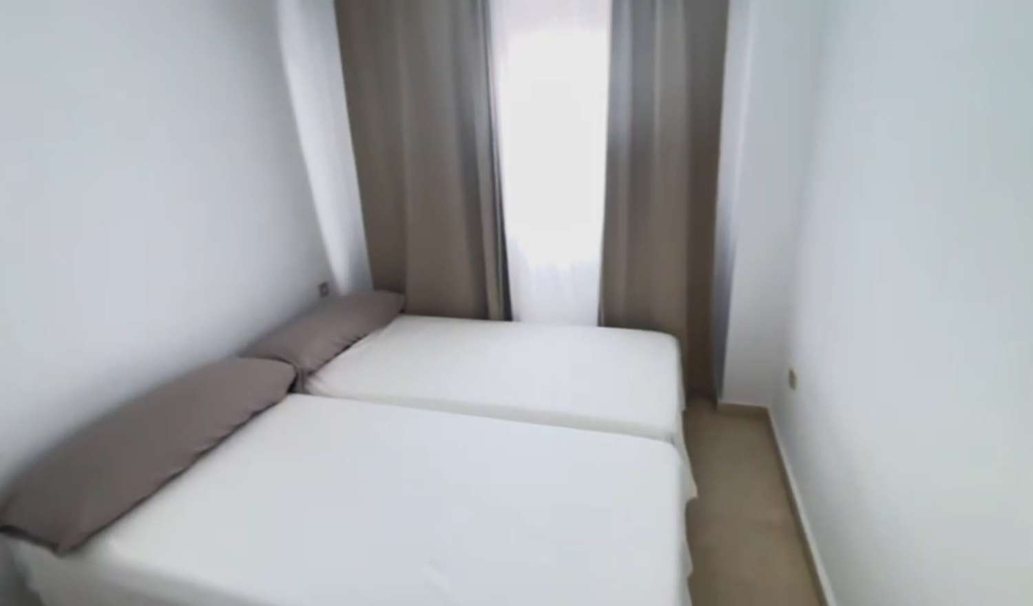 MEDIA TEMPORADA . SE ALQUILA  DESDE 01.09.26-30.6.27  MAGNIFICO APARTAMENTO CON VISTAS AL MAR EN LOS BOLICHES (FUENGIROLA)