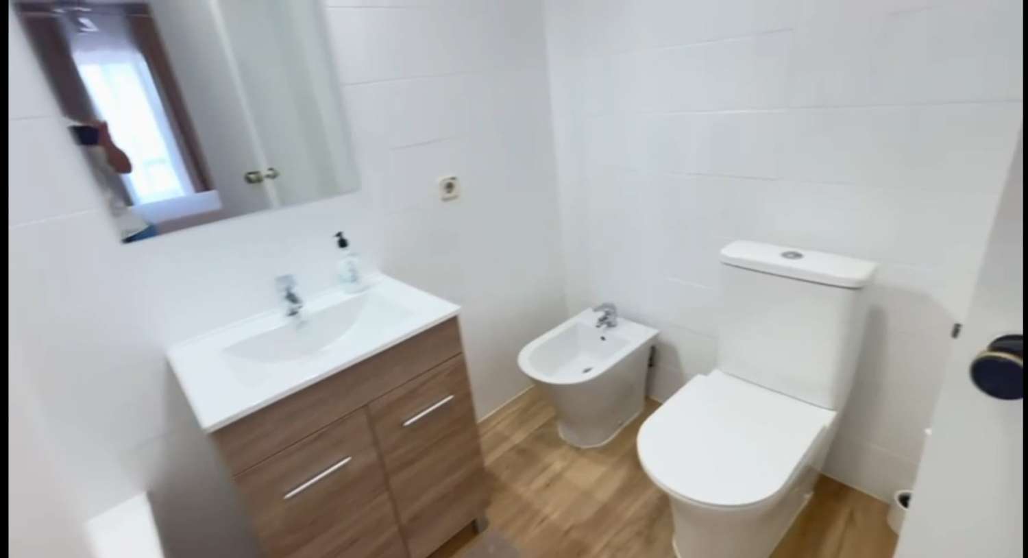 MEDIA TEMPORADA . SE ALQUILA  DESDE 01.09.26-30.6.27  MAGNIFICO APARTAMENTO CON VISTAS AL MAR EN LOS BOLICHES (FUENGIROLA)