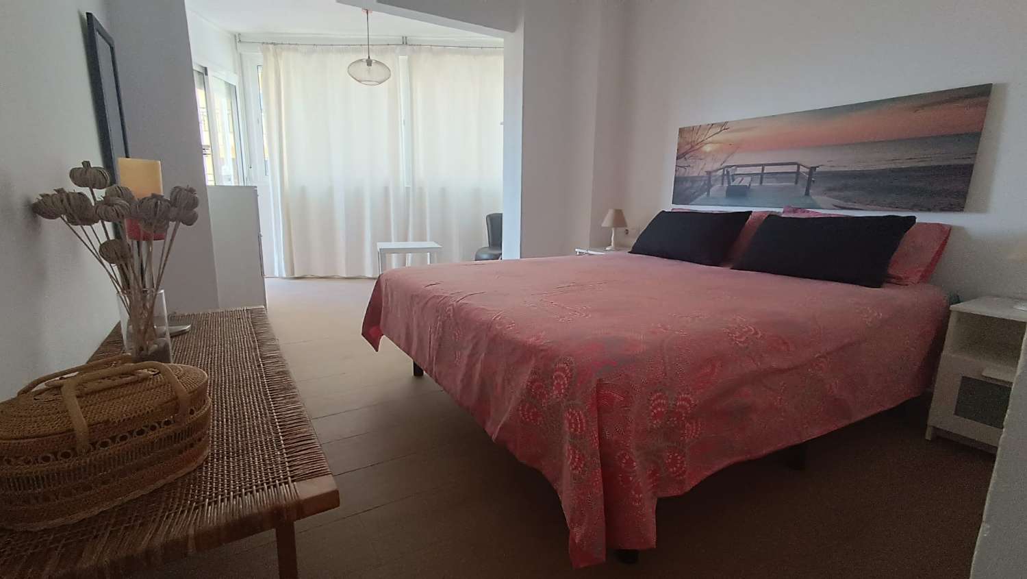 MEDIA TEMPORADA .SE ALQUILA DESDE 1.9.26-30.6.27 BONITO APARTAMENTO CON VISTAS AL MAR  A 60 METROS DE LA PLAYA EN BENALMADENA