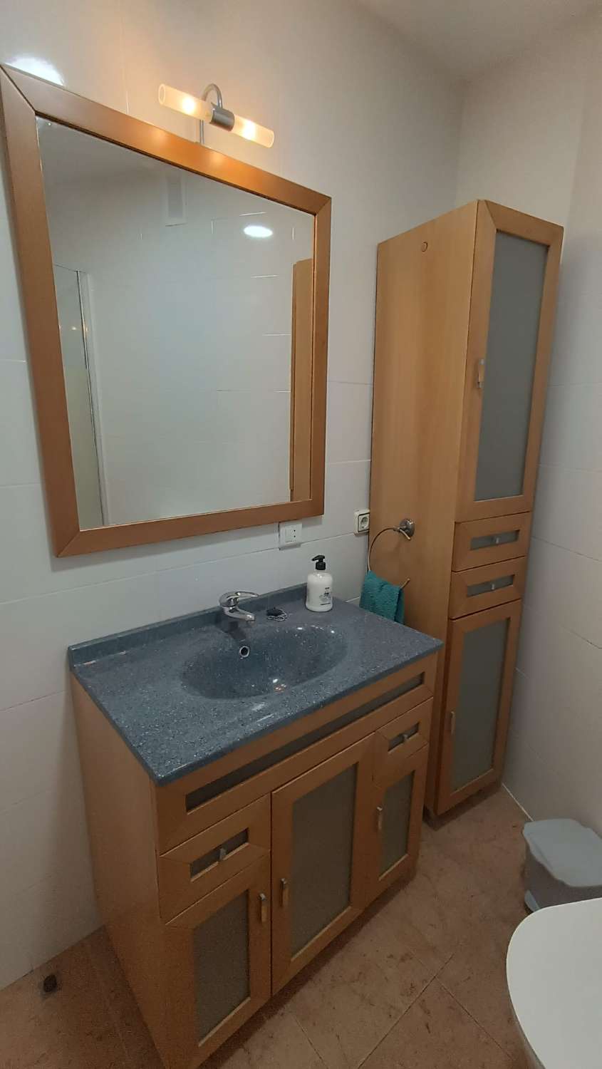 MEDIA TEMPORADA .SE ALQUILA DESDE 1.9.26-30.6.27 BONITO APARTAMENTO CON VISTAS AL MAR  A 60 METROS DE LA PLAYA EN BENALMADENA