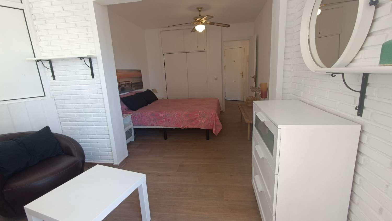 MEDIA TEMPORADA .SE ALQUILA DESDE 1.9.26-30.6.27 BONITO APARTAMENTO CON VISTAS AL MAR  A 60 METROS DE LA PLAYA EN BENALMADENA