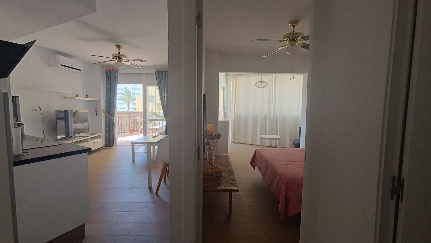 MEDIA TEMPORADA .SE ALQUILA DESDE 1.9.26-30.6.27 BONITO APARTAMENTO CON VISTAS AL MAR  A 60 METROS DE LA PLAYA EN BENALMADENA