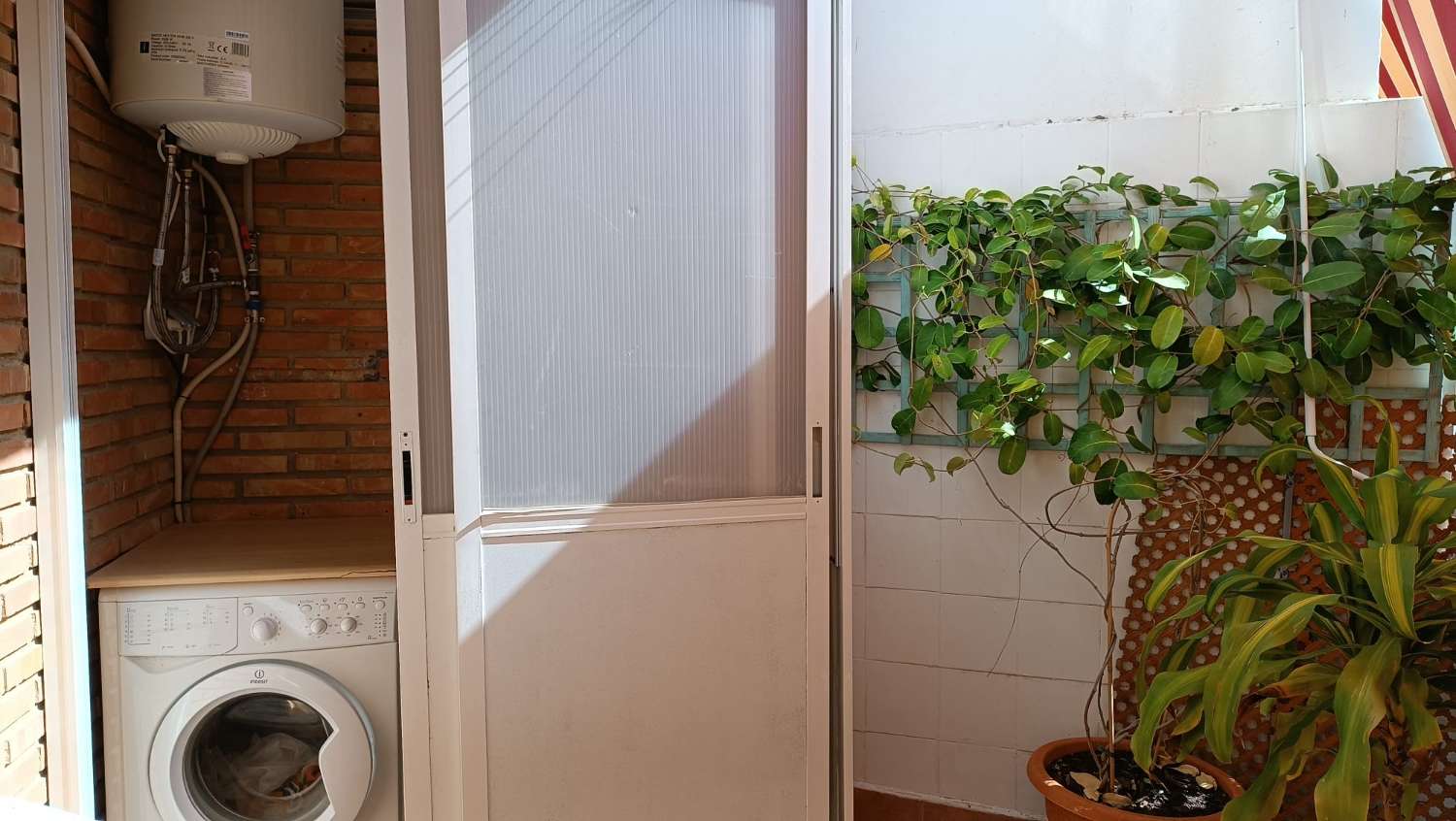 MEDIA TEMPORADA .SE ALQUILA DESDE 1.9.26-30.6.27 BONITO APARTAMENTO CON VISTAS AL MAR  A 60 METROS DE LA PLAYA EN BENALMADENA