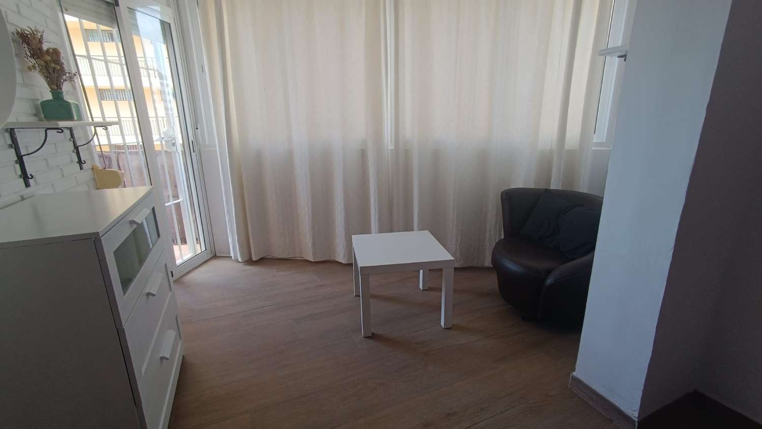 MEDIA TEMPORADA .SE ALQUILA DESDE 1.9.26-30.6.27 BONITO APARTAMENTO CON VISTAS AL MAR  A 60 METROS DE LA PLAYA EN BENALMADENA