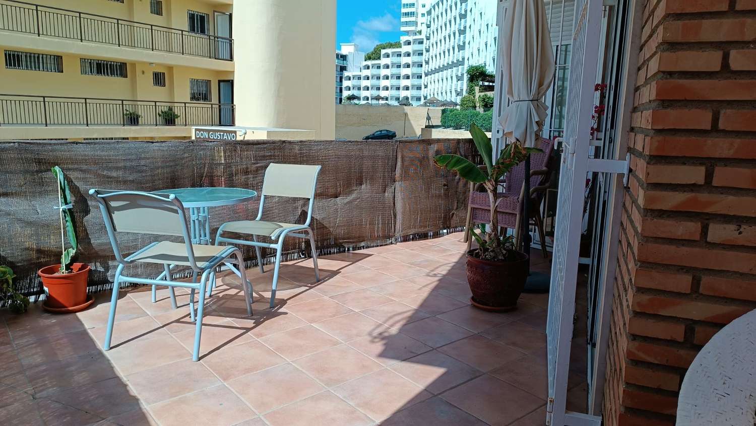 MEDIA TEMPORADA .SE ALQUILA DESDE 1.9.26-30.6.27 BONITO APARTAMENTO CON VISTAS AL MAR  A 60 METROS DE LA PLAYA EN BENALMADENA