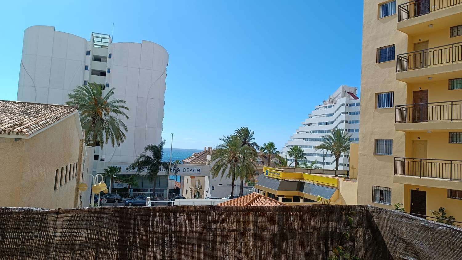 MEDIA TEMPORADA .SE ALQUILA DESDE 1.9.26-30.6.27 BONITO APARTAMENTO CON VISTAS AL MAR  A 60 METROS DE LA PLAYA EN BENALMADENA