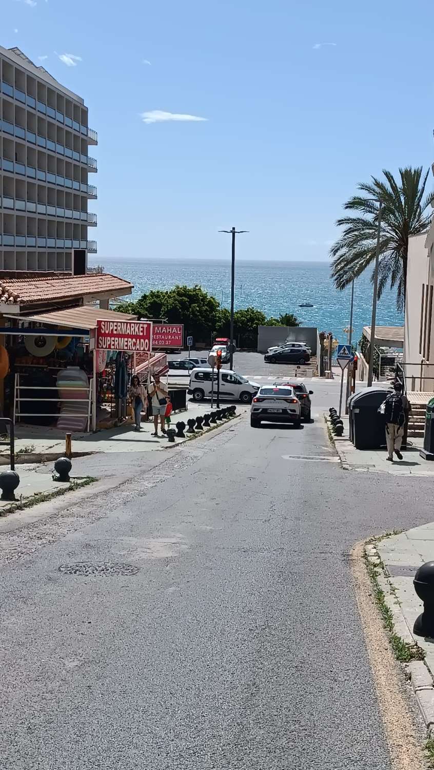 MEDIA TEMPORADA .SE ALQUILA DESDE 1.9.26-30.6.27 BONITO APARTAMENTO CON VISTAS AL MAR  A 60 METROS DE LA PLAYA EN BENALMADENA