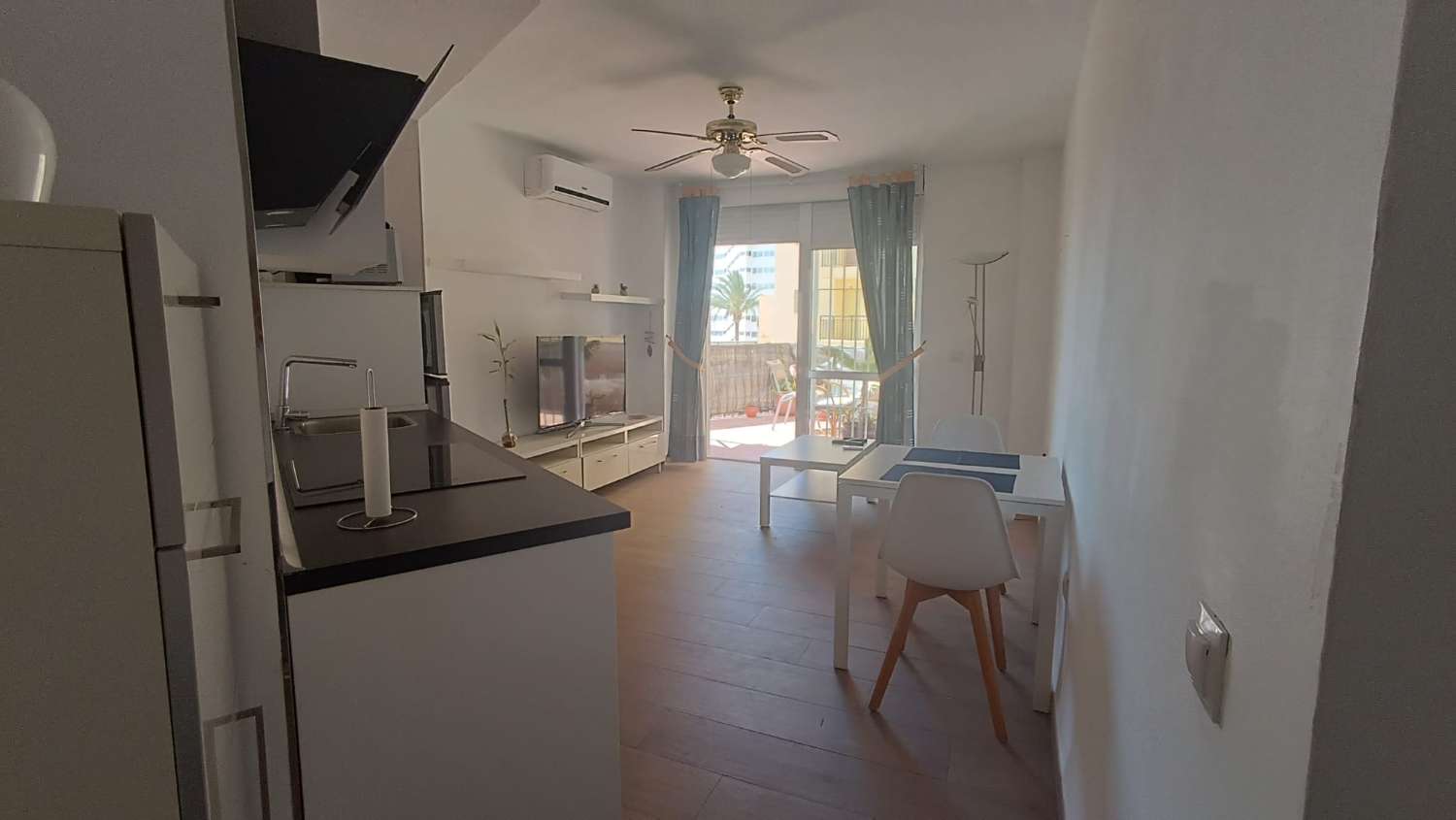 MEDIA TEMPORADA .SE ALQUILA DESDE 1.9.26-30.6.27 BONITO APARTAMENTO CON VISTAS AL MAR  A 60 METROS DE LA PLAYA EN BENALMADENA