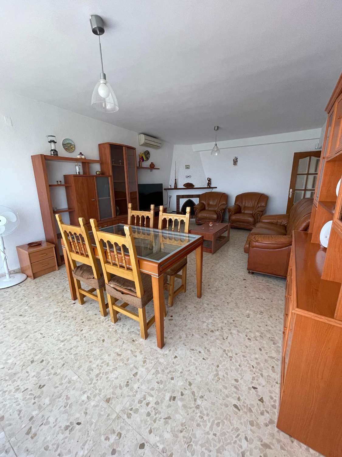 Zur Miete vom 11.01.2026 bis 30.06.2027 eine wunderschöne Villa mit Meerblick im Gebiet Torremuelle (Benalmádena).