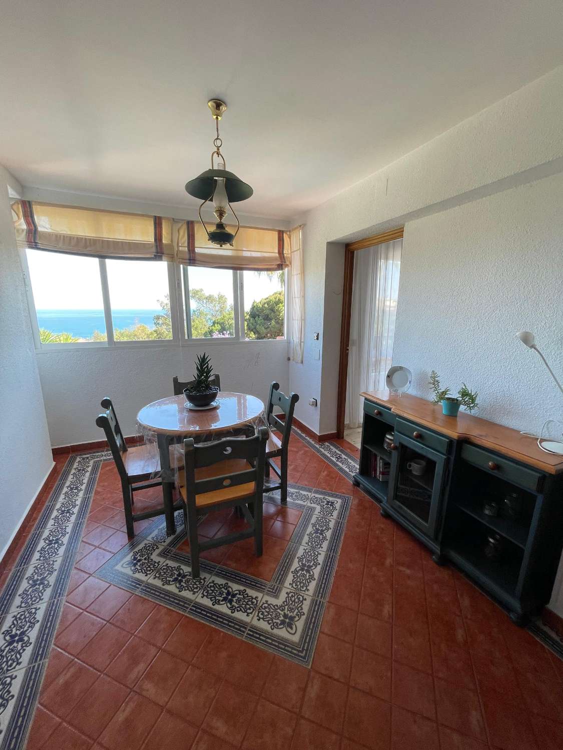 Zur Miete vom 11.01.2026 bis 30.06.2027 eine wunderschöne Villa mit Meerblick im Gebiet Torremuelle (Benalmádena).