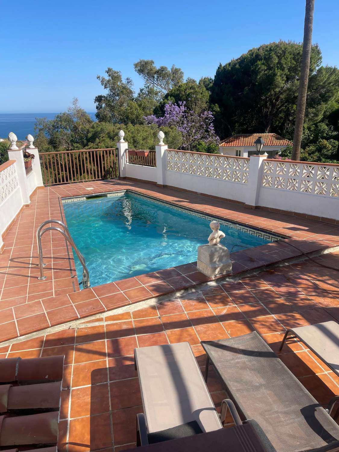 Zur Miete vom 11.01.2026 bis 30.06.2027 eine wunderschöne Villa mit Meerblick im Gebiet Torremuelle (Benalmádena).