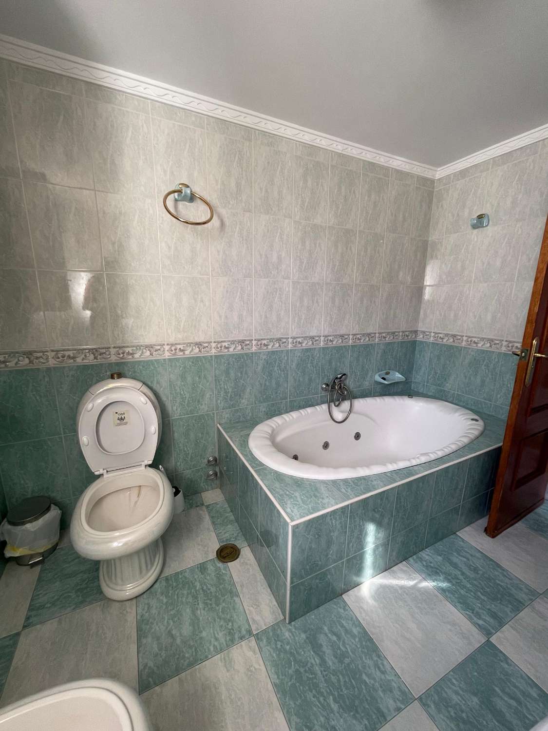 Zur Miete vom 11.01.2026 bis 30.06.2027 eine wunderschöne Villa mit Meerblick im Gebiet Torremuelle (Benalmádena).